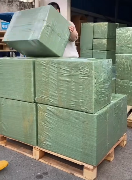 Chinese_New_Year_Holiday_Notice_&_Shipping_Arrangements_–_Order_Early_to_Ensure_Timely_Delivery_Before_the_Holiday02.png
